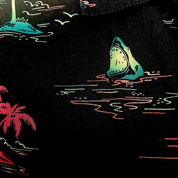 Original Use Volcano Shark Button Up Short sleeve Men’s Shirt. Size XL - Picture 3 of 7